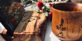 من “زعتر الخليل” إلى العالم... مشروع فلسطيني يحوّل خشب الزيتون إلى قصة صمود وهوية