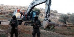 الاحتلال يواصل تجريف آلاف الدونمات من أراضي قرية قريوت جنوب نابلس