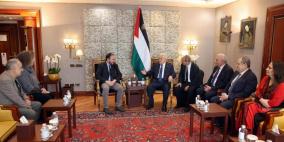 الرئيس عباس يلتقي أمين عام الحزب الشيوعي الإيطالي