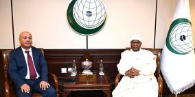 أبو هولي يبحث مع أمين عام منظمة التعاون الإسلامي الأوضاع الفلسطينية