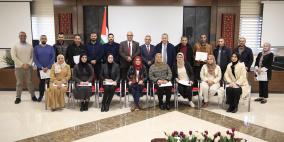 المدرسة الوطنية للإدارة تختتم دورة "تعزيز القدرات الإدارية" لموظفي جامعة الاستقلال