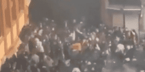 انقطاع الإنترنت بإيران وترامب يلوح بضربة قوية