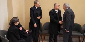 سفير فلسطين لدى لبنان يعزّي الفنانة فيروز بوفاة نجلها