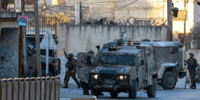 نابلس: الاحتلال يحتجز صحفيين ومسعفين ويعتقل مصابًا قرب منزل محاصر في حارة الياسمينة