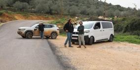 مستوطنون يعترضون جولة لمحافظ سلفيت والسفير الروسي في وادي المطوي