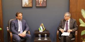 بسيسو يبحث مع القنصل الإيطالي تعزيز التعاون في مجالات الطرق والبنية التحتية وإعادة الإعمار