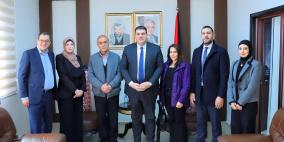 وزير النقل والمواصلات يبحث مع وفد سرية رام الله الأولى آفاق التعاون والشراكة