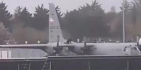 باستخدام فأس.. رجل يلحق أضرارا بطائرة عسكرية أمريكية في أيرلندا