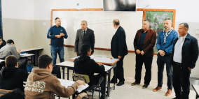 محافظ قلقيلية ومدير عام التربية يتفقدان سير العملية التعليمية