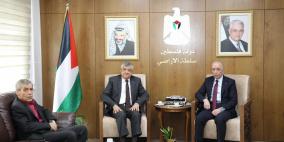 سلطة الأراضي تسلم تخصيصا لصالح وزارة الأشغال بمحافظة أريحا والأغوار