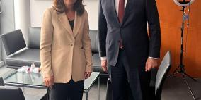 السفير عرفة يُطلع عضو لجنة العلاقات الخارجية في البرلمان الألماني على آخر المستجدات