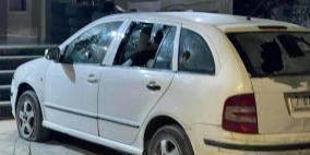 مستوطنون يهاجمون مركبات المواطنين شمال الخليل