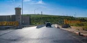 الاحتلال ينصب بوابة جديدة عند مدخل البيرة الشمالي