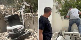 الاحتلال يُجبر مواطنين مقدسيين على هدم منزليهما