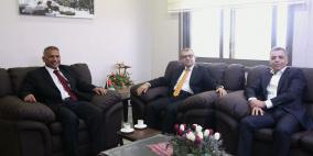 سمحان يبحث مع جهاز الإحصاء ووزارة المالية والتخطيط تعزيز التعاون في القضايا المشتركة