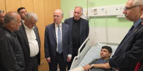 رئيس الوزراء يعود جرحى قرية المغير في المستشفى الاستشاري