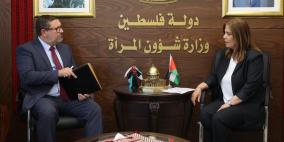 الخليلي تبحث مع ممثل جمهورية تشيلي سبل التعاون المشترك