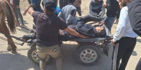 إصابات بقصف الاحتلال مجموعة مواطنين في دير البلح وسط قطاع غزة