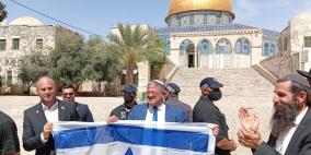 المتطرف بن غفير يقتحم المسجد الأقصى ويرفع علم الاحتلال