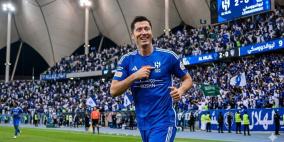 هل يرتدي ليفاندوفسكي قميص الهلال السعودي؟