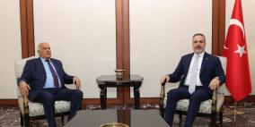 الرجوب يبحث مع وزير الخارجية التركي مجمل التطورات الفلسطينية