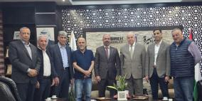 القاضي يزور بلدية البيرة ويقدم التهاني لمجلسها البلدي الجديد