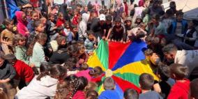 جمعية المرأة العاملة تنفذ أنشطة ترفيهية ودعماً نفسياً للأطفال النازحين في غزة