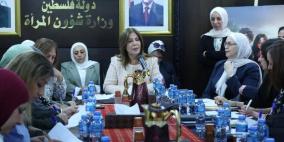 الخليلي تلتقي وحدات النوع الاجتماعي بهدف تفعيل وتطوير عملها في المؤسسات الحكومية والأمنية