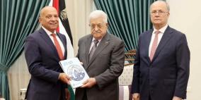 الرئيس يتسلم التقرير السنوي لصندوق الاستثمار الفلسطيني لعام 2025