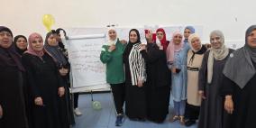 طالبة من جامعة بيرزيت تطلق مبادرة “بكفي نكنس العنف تحت السجادة” لتعزيز الوعي بمخاطر العنف