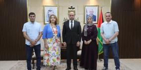 بيالارا تبحث مع محافظ أريحا والأغوار تنظيم مؤتمر حول الاستخدام الآمن للتكنولوجيا