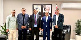 الوزير قنديل يبحث مع بلدية الظاهرية تداعيات الاغلاقات على المدينة وسبل التخفيف من آثاره على المواطنين