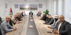 الشيخ يبحث مع رؤساء المجالس البلدية في دورا ودير سامت وبيت عوا سبل تعزيز دور الهيئات المحلية