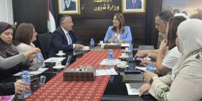 الخليلي تؤكد أهمية الشراكة مع الهيئات المحلية في تعزيز التمكين الاقتصادي للنساء