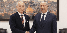 الشيخ يبحث مع مساعد وزير الخارجية الياباني لشؤون المساعدة في إعمار غزة آليات تحسين الوضع الإنساني