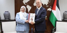 رئيس الوزراء يتسلم التقرير السنوي لديوان الرقابة المالية والإدارية لعام 2025