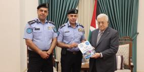 الرئيس يتسلم كتيبا خاصا من إصدار قيادة الشرطة