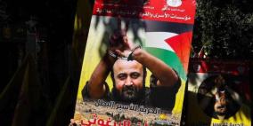 خاص | شقيق مروان البرغوثي يكشف تفاصيل الاعتداء الأخير داخل العزل