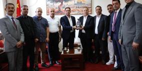 السفير عواد يشيد بالدعم الصيني في تدريب الكوادر الفلسطينية بمجالات التنمية الاقتصادية والمناطق التجارية الحرة