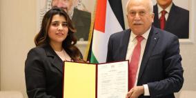 العامور يُسلّم شهادة براءة اختراع لمنهجية مبتكرة في إنشاء مناطق التخطيط والتطوير المشترك