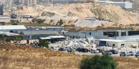  الاحتلال يهدم مغسلة مركبات ومزرعتين للمواشي في رافات شمال غرب القدس