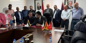 جمعية المشروع الإنشائي العربي توقّع اتفاقية لتنفيذ نظام طاقة شمسية بقدرة 150 كيلوواط