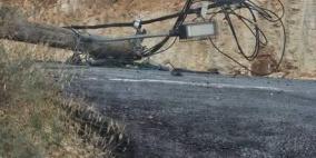 مستوطنون يقطعون أعمدة كهرباء في مادما جنوب نابلس