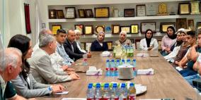 "مجموعة مستشفيات العربي" تُكرّم أبناء موظفيها الناجحين في الثانوية العامة وتعلن عن منح دراسية