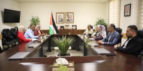 المدرسة الوطنية الفلسطينية للإدارة وبلدية الخليل تبحثان سبل تعزيز التعاون المشترك