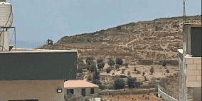 مستوطنون يصعّدون اعتداءاتهم شرق وغرب رام الله ويشقون طريقا استيطانيا