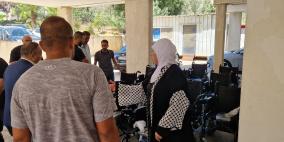 غنام تسلم عشرات الكراسي الكهربائية لمستحقيها .. وتؤكد ان دعم ذوي الهمم أولوية في ظل الظروف الصعبة التي يعيشها شعبنا