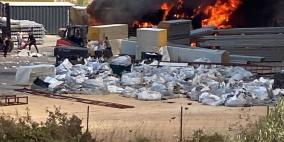 مستوطنون يحرقون أجزاء من مصنع في عين سينيا شمال رام الله