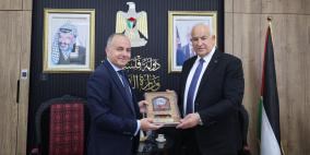 وزير الداخلية يستقبل السفير المصري لدى فلسطين بمناسبة انتهاء مهامه