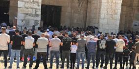 بالصور | عشرات الآلاف يؤدون صلاة الجمعة في المسجد الأقصى